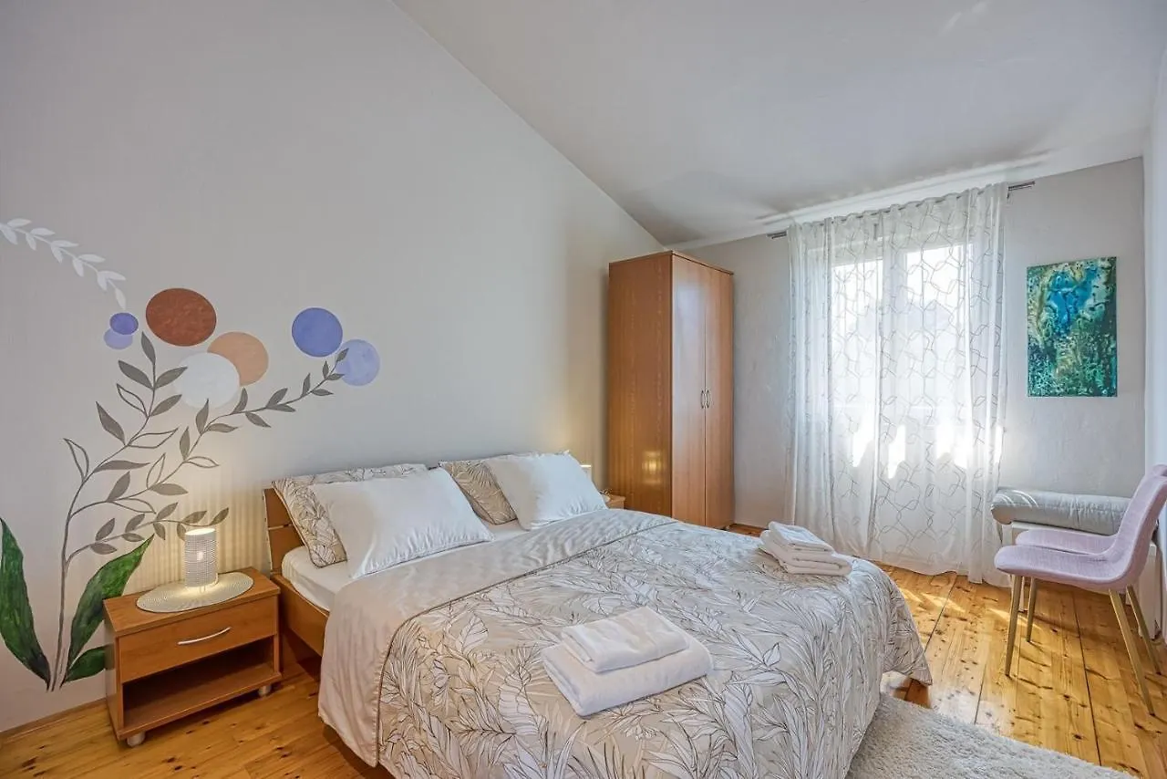 Apartment Ana With Balcony Stranici kod Lovreca